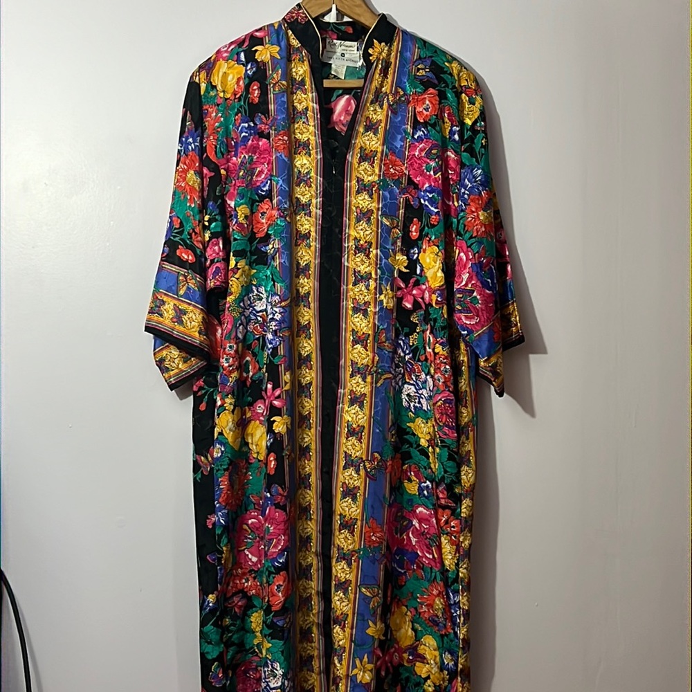 Beautiful vintage Ruth Norman NY Saks Fifth Avenue zipper front caftan. Floral